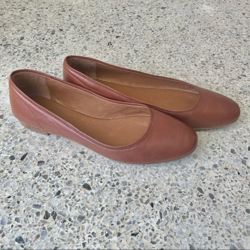 Flawless FRYE Flats in Saddle Cognac size 10